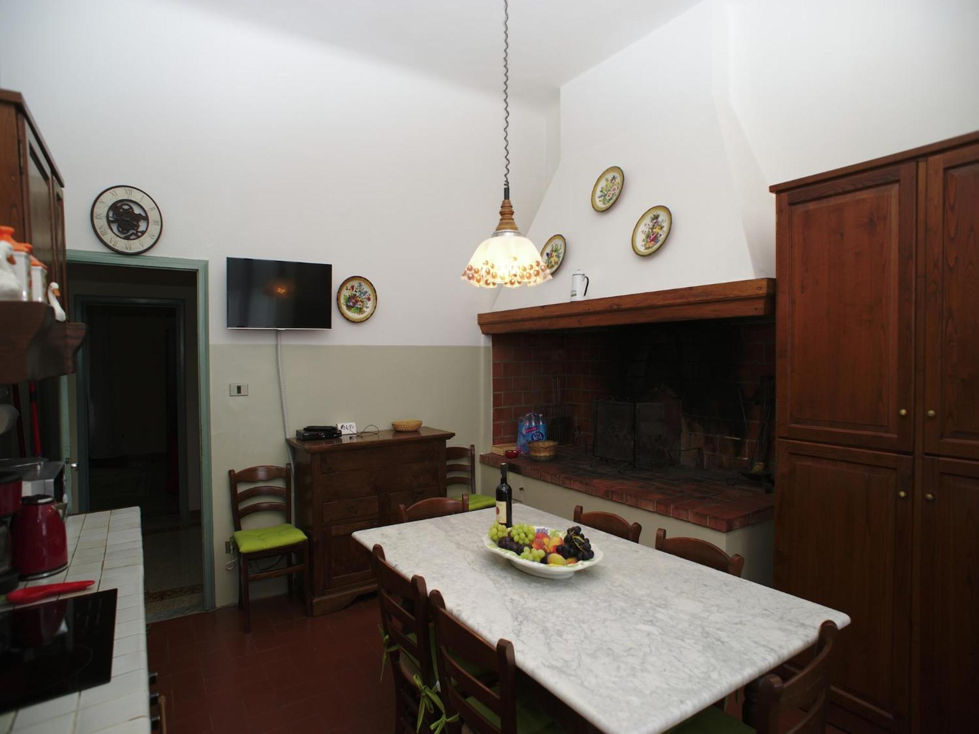 Lovely Holiday Home In Montefiridolfi With Hill View Exterior photo